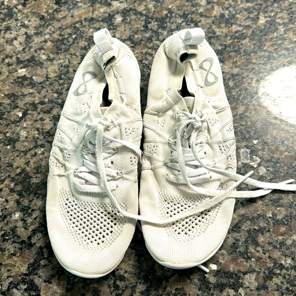 Size 5 infinity cheer/tumbling shoes. GUC